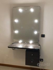 Specchio da trucco con luci e mensola a parete
