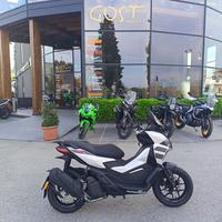 Aprilia SR 125 GT Opalescent Light