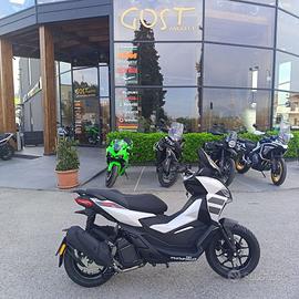 Aprilia SR 125 GT Opalescent Light