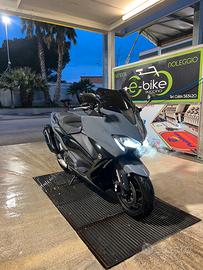 Yamaha tmax 560