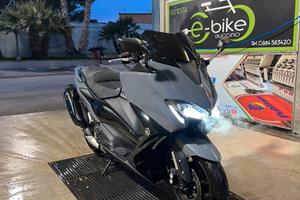 Yamaha tmax 560