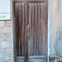 Portone in legno.