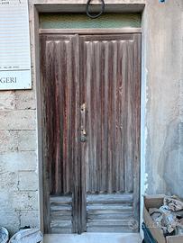 Portone in legno.