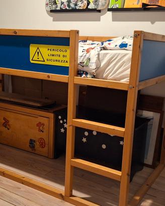 letto in legno IKEA