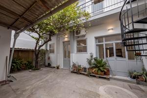 Casa indipendente bilivelli con cortile carrabile