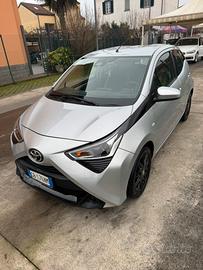 Toyota Aygo X-Play cambio automatico