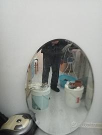 specchi. ovale bagno/camera. piu uno normale entra