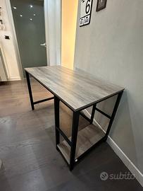 Scrivania per computer