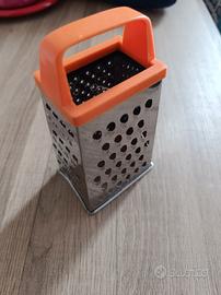 Grattugia Manuale 4 Facce Inox con Manico 