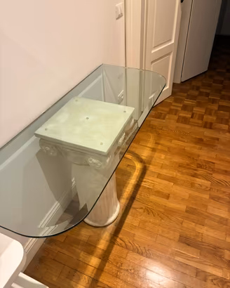 Piano in cristallo e mobile per bagno