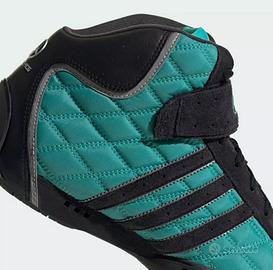 Sneaker hi-top innovative 
AMG PETRONAS
