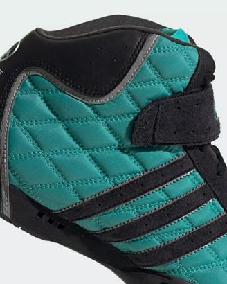 Sneaker hi-top innovative 
AMG PETRONAS