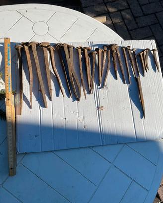 Chiodi antichi forgiati a mano carpenteria storica