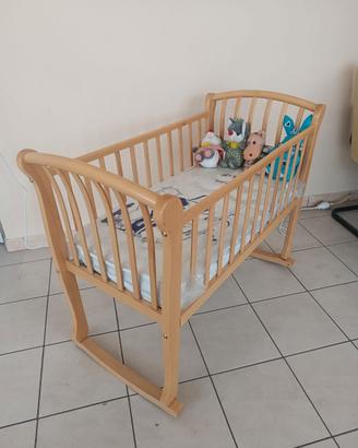 Culla in legno con materasso. Nuova