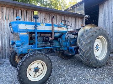 Trattore ford 5000