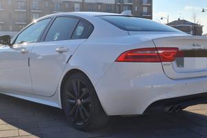 JAGUAR XE R-SPORT "Black Line"