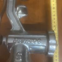 Tritacarne in ghisa ben tenuto quasi nuovo vintage