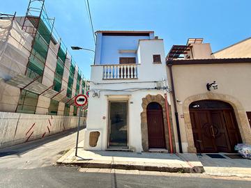 Appartamento su 2 piani a Partinico, Viale Libertà