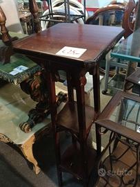 Tavolino Alto in Legno con Ripiani – 25011