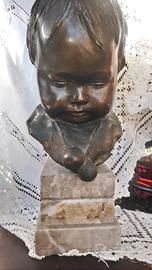 Scultura in bronzo bambino