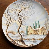 Piatto in ceramica decorato a mano