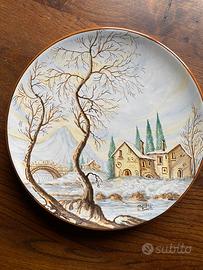 Piatto in ceramica decorato a mano