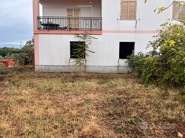Casa in grezzo avanzato piu vigneto uso agricolo