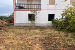 Casa in grezzo avanzato piu vigneto uso agricolo