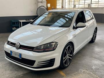 Volkswagen Golf GTI Performance 2.0 TSI DSG
