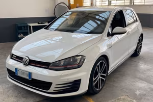 Volkswagen Golf GTI Performance 2.0 TSI DSG