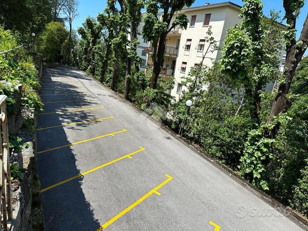 POSTO AUTO all'interno di un parco esclusivo