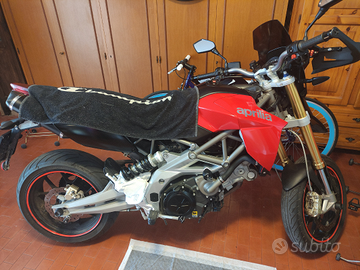 Aprilia Dorsoduro 750 rossa