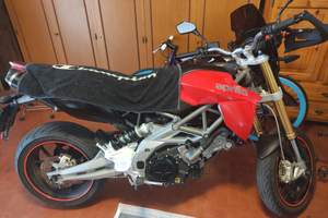 Aprilia Dorsoduro 750 rossa
