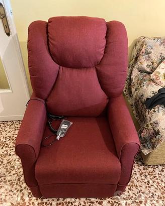 POLTRONA RECLINABILE CON ALZATA ASSISTITA