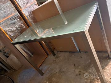 Tavolo per attivita’ commerciali