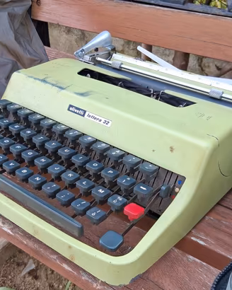 Macchina da scrivere Olivetti Lettera 32