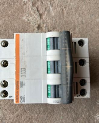 INTERRUTTORE MAGNETOTERMICO