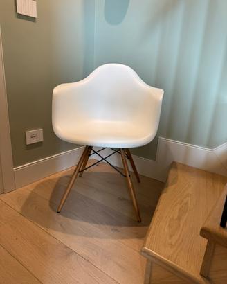 Vitra Eames Daw Armchair