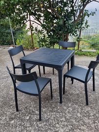 Set 1 tavolo + 4 sedie