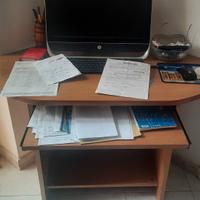 Scrivania angolare per PC