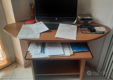 Scrivania angolare per PC