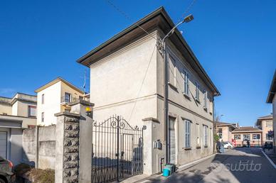 3 LOCALI A VERANO BRIANZA