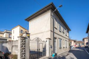 3 LOCALI A VERANO BRIANZA