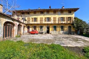 VILLA SINGOLA A PINEROLO