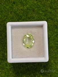 Peridoto verde 3.05 ct taglio Ovale certificato