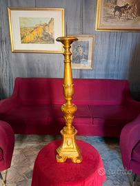 Candeliere / torciera antica in Legno Intagliato