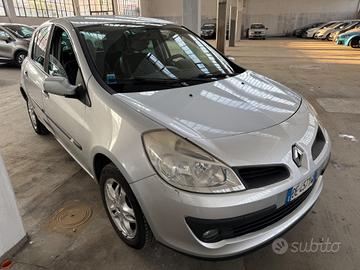 Renault Clio 1.2 16V 5 porte Le Iene