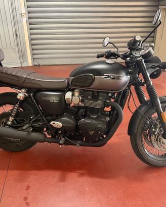 Triumph Bonneville T120 Black
