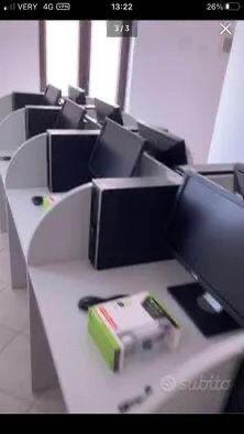mobile 10 postazioni piu’ Pc tastiere e altro