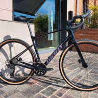 NOVITA' Giant GRAVEL REVOLT GRX 2x12 CARBONIO